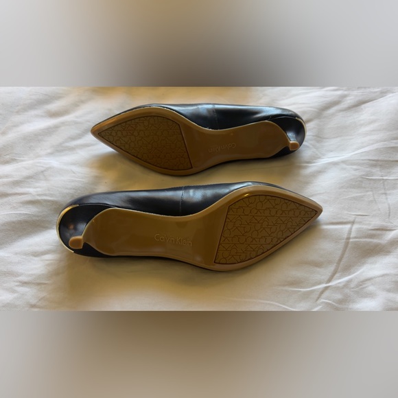 Calvin Klein Kitten Heels - size 9.5 - Picture 3 of 4